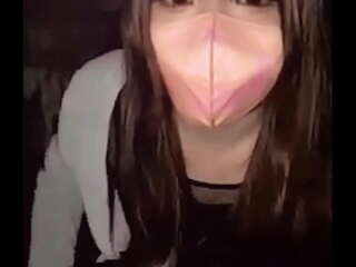 【個撮】露出狂の変態男の娘が木陰でお尻を出す動画